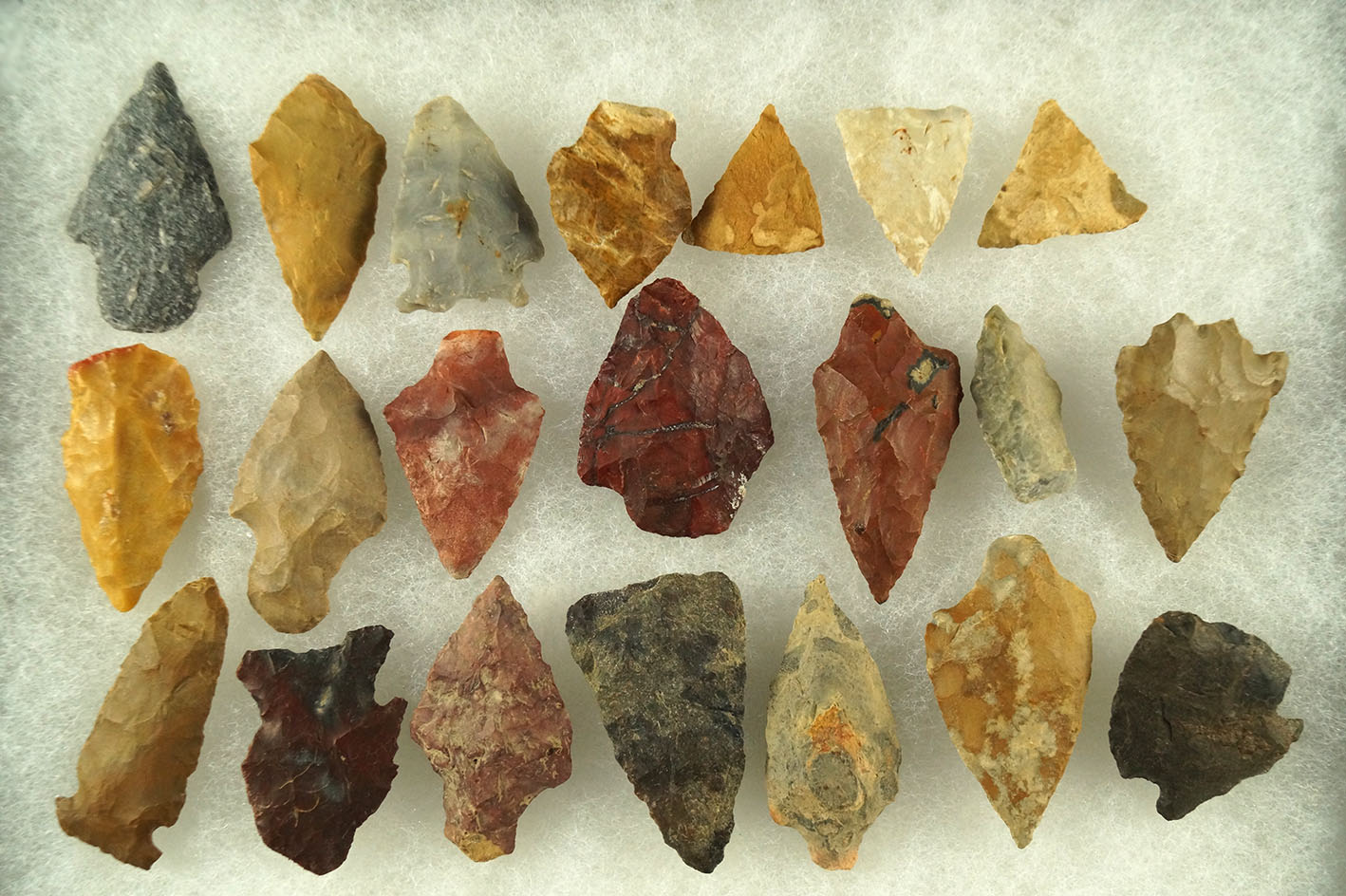 Set of 21 assorted arrowheads from various locations, largest is 1 11/16".