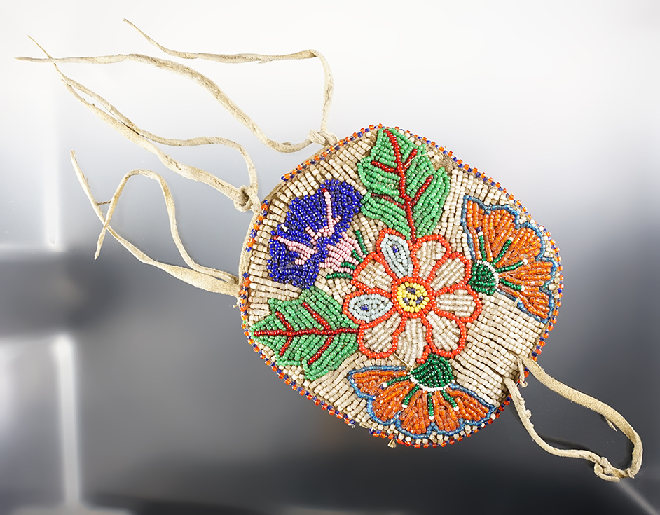 4 3/4" x 4 1/4" Great Lakes style vintage beaded purse in nice condition for age. 